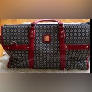 Travel handbag with red leather detailings